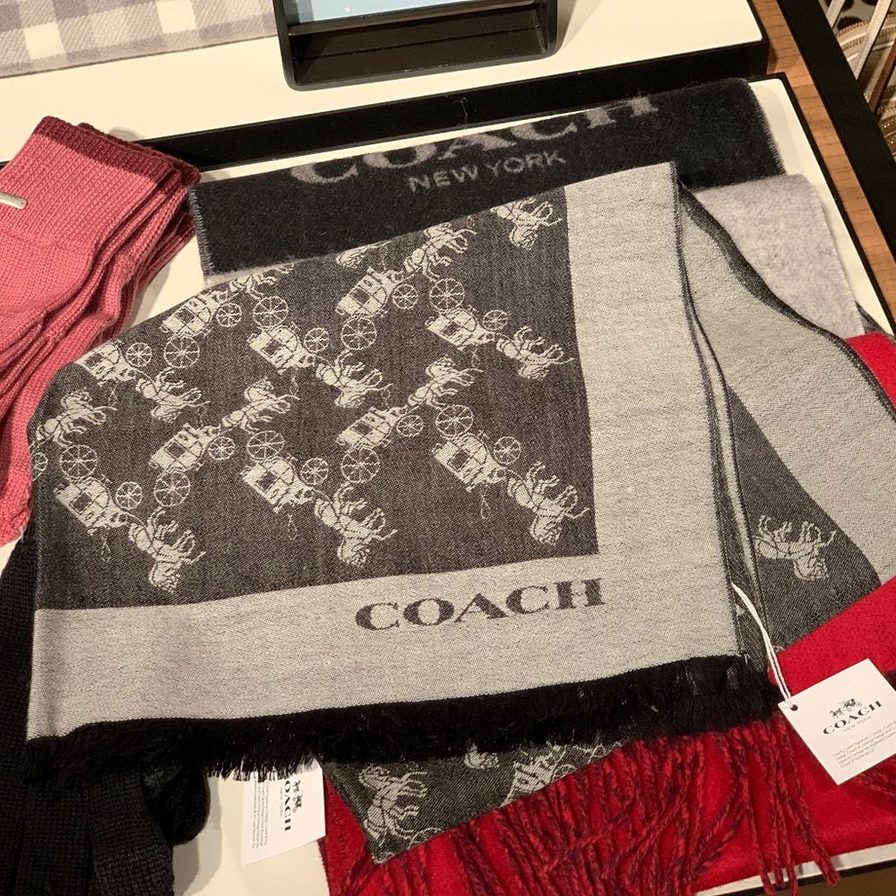 Coach F76395 Horse Carriage Wrap Black